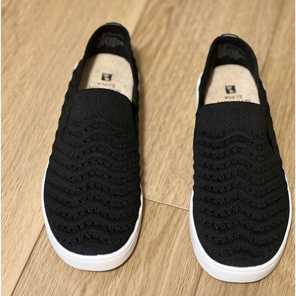 White Mountain 6.5 black slip on shoes